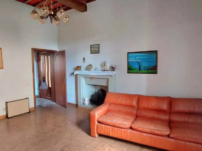 Appartamento quadrilocale in vendita in Via Roma, Asciano