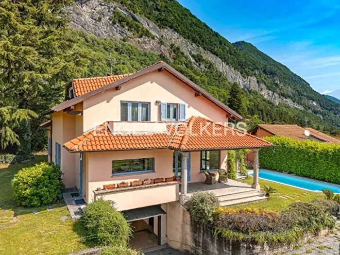 Casa con 6 locali in vendita in Via Ca' Piria, Caslino D'Erba