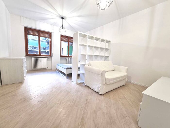 Appartamento bilocale in affitto in Via Stromboli, Dezza, Milano