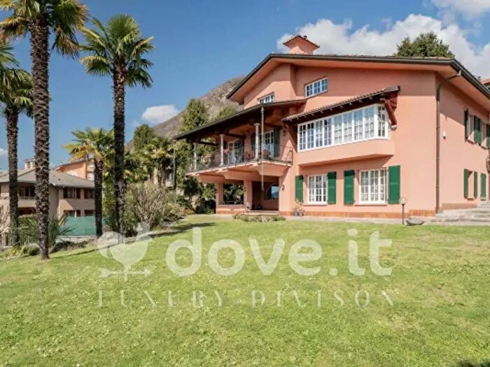 Casa con 6 locali in vendita in Via Vittorio Emanuele II, Cernobbio