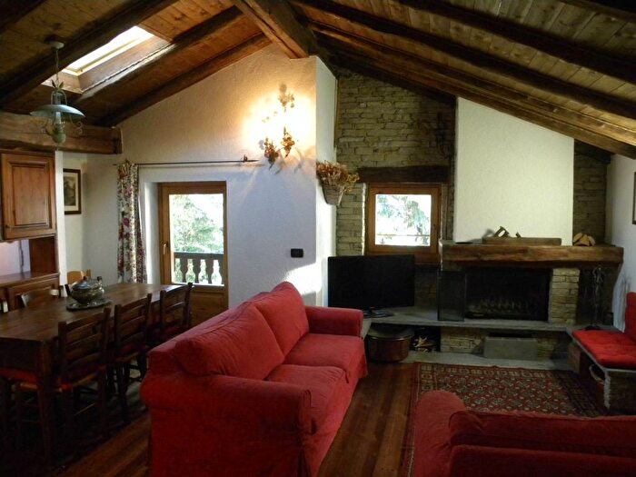 Casa trilocale in affitto in Viale Monte Bianco, Centro, Courmayeur