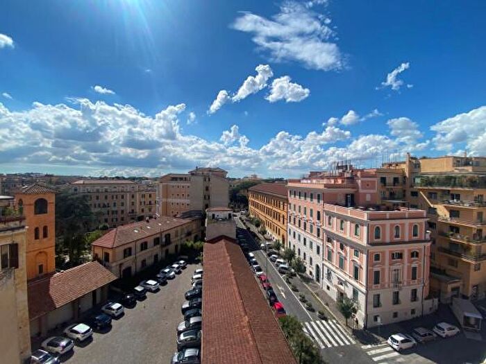 Appartamento trilocale in vendita in Roma