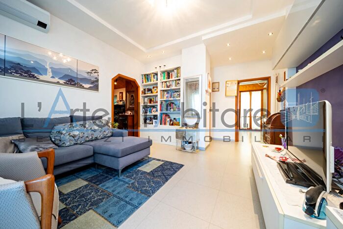 Appartamento quadrilocale in vendita in Via Ovidio, Rimini