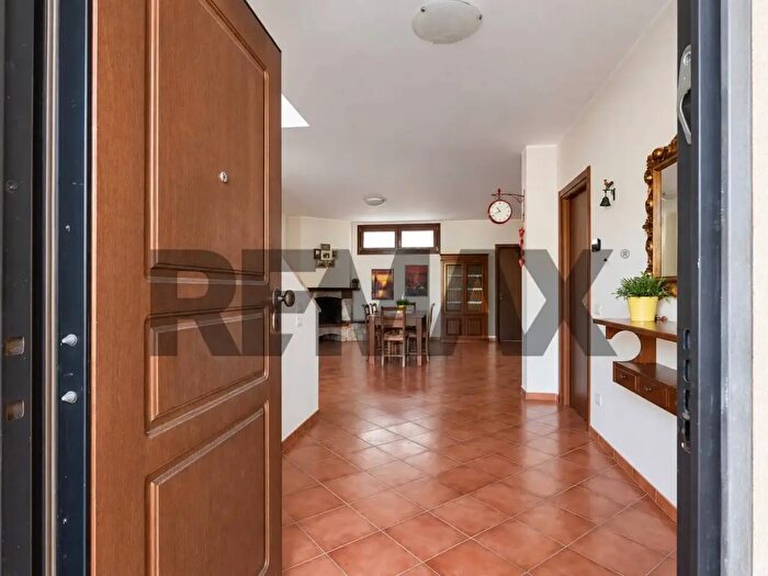 Casa con 9 locali in vendita in Via Michelangelo, Ripalimosani