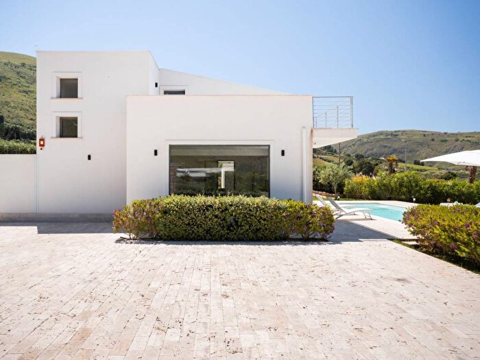 Casa con 6 locali in affitto in Contrada Fraginesi, Castellammare del Golfo