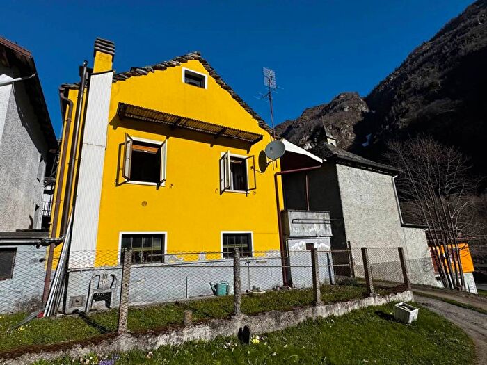 Casa quadrilocale in affitto in Via Mottone, Antrona Schieranco