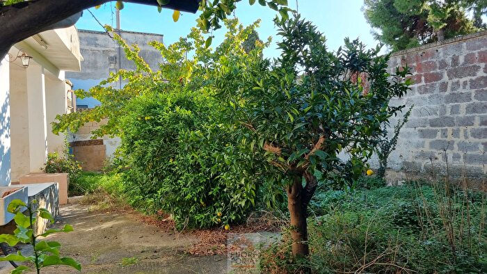 Casa quadrilocale in vendita in Via Chiurlia, Lizzanello