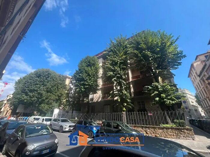 Appartamento con 5 locali in vendita in Via Gustavo Modena, Firenze