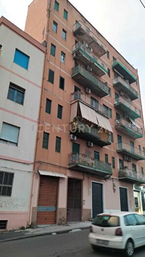 Appartamento con 6 locali in vendita in Piazza Spedini Vincenzo, Catania