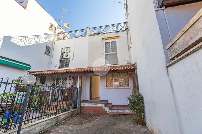 Casa quadrilocale in vendita in Via Padre Colombo Angeletti, Roma