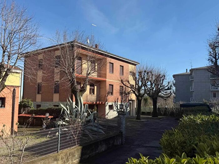 Casa con 10 locali in vendita in Modena