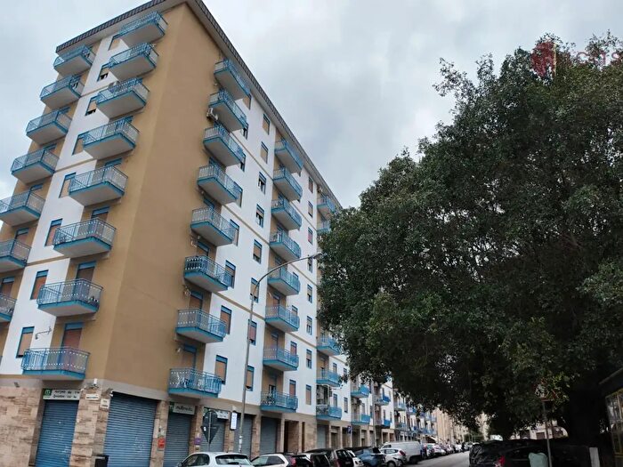 Appartamento quadrilocale in vendita in Piazza Barbarino Costanzo, Palermo