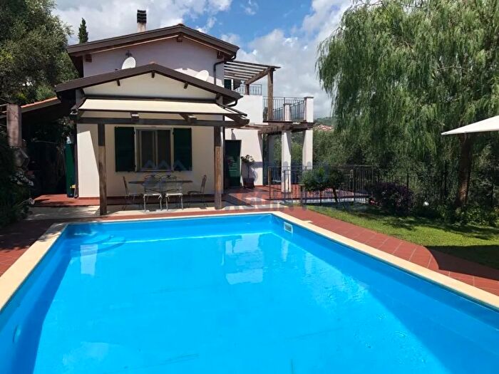 Casa con 8 locali in vendita in Galleria Terre Bianche, San Lorenzo Al Mare