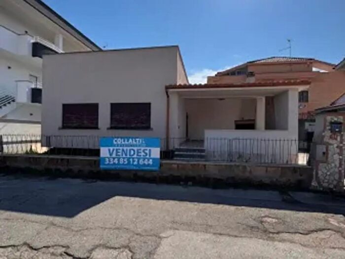 Casa quadrilocale in vendita in Via Maiella, Nettuno