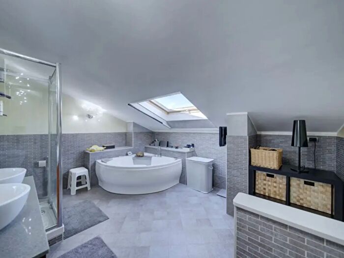 Appartamento con 7 locali in vendita in Via Taneschie, Nole
