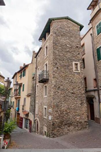 Casa con 6 locali in vendita in Via Barberis Colomba, Dolceacqua