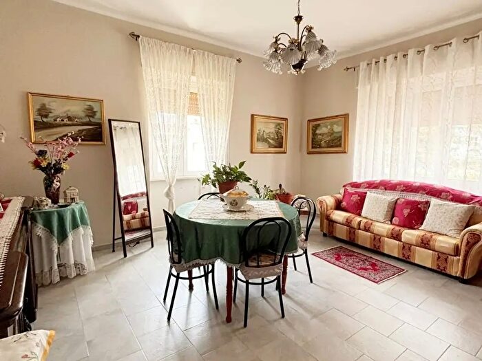 Appartamento trilocale in vendita in Corso Garibaldi, Canosa Di Puglia