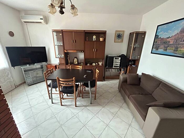 Appartamento trilocale in affitto in Centro, Ostiglia