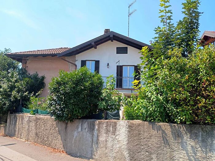 Appartamento bilocale in vendita in Via Solferino, Besozzo