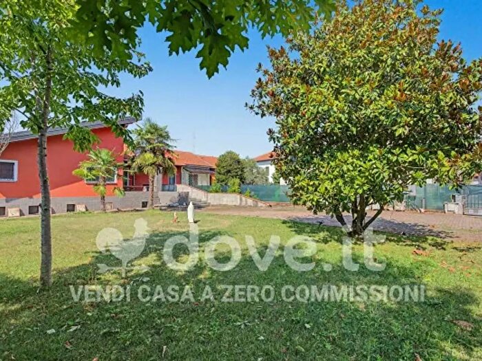 Casa quadrilocale in vendita in Via Larga, Saronno