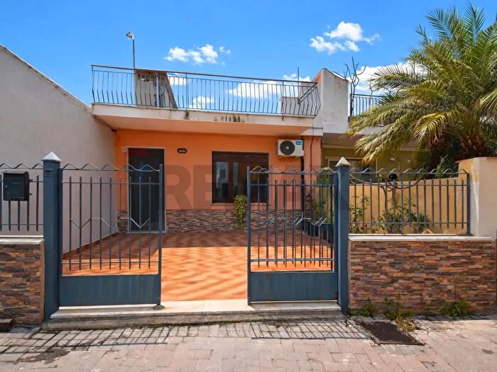 Casa con 5 locali in vendita in Via Baronessa, Riposto