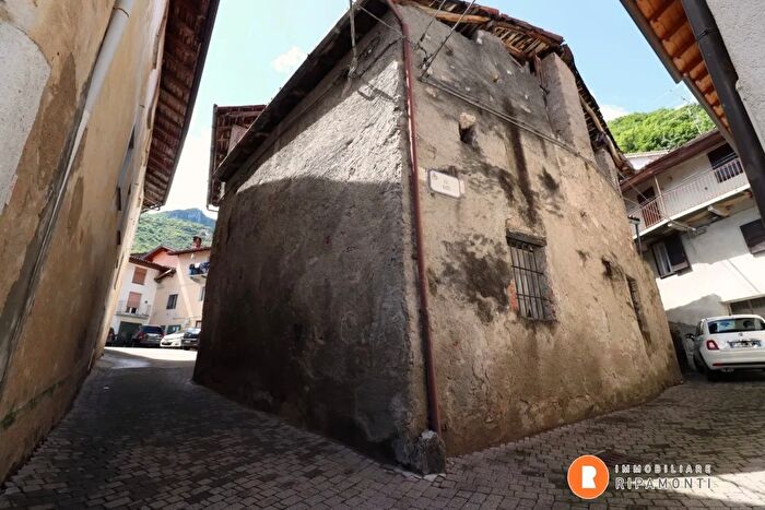 Casa quadrilocale in vendita in Via Ratti, Ballabio