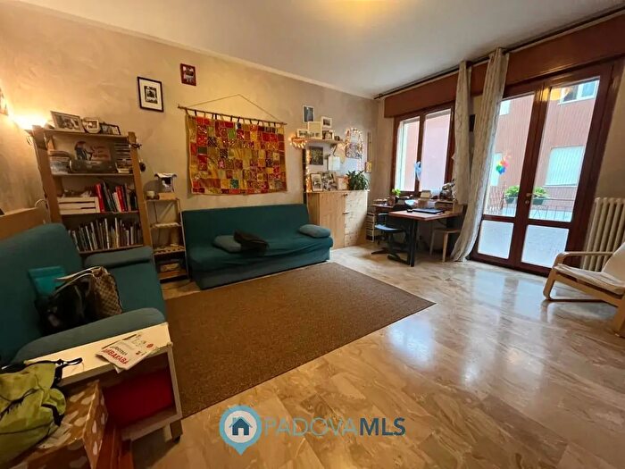 Appartamento trilocale in vendita in Via Donato Bramante, Padova