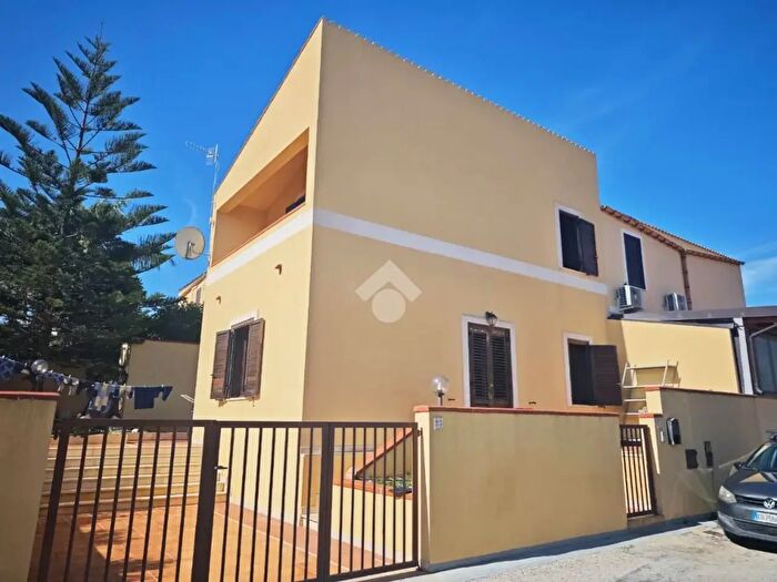 Casa trilocale in vendita in Via Livorno, Custonaci