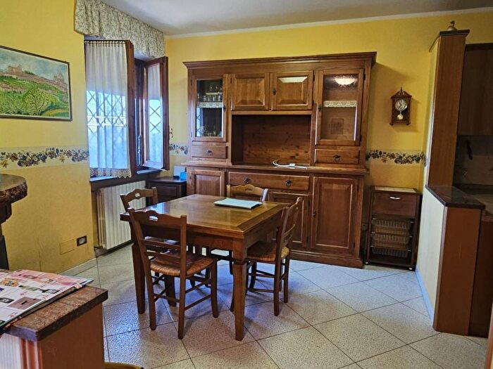 Appartamento trilocale in affitto in Via Paoletti, Montefiascone