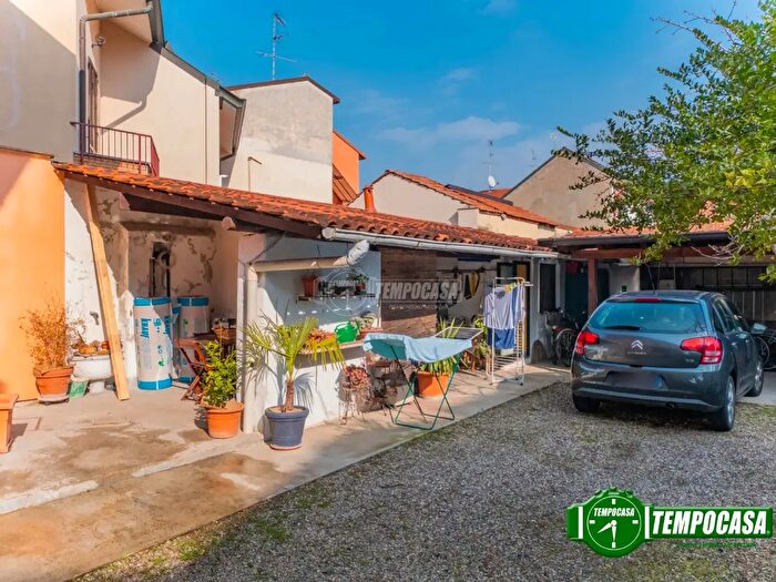 Case in Vendita e in Affitto - 2