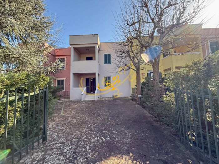 Casa con 7 locali in vendita in Viale Toledo Selva Fasano, Fasano