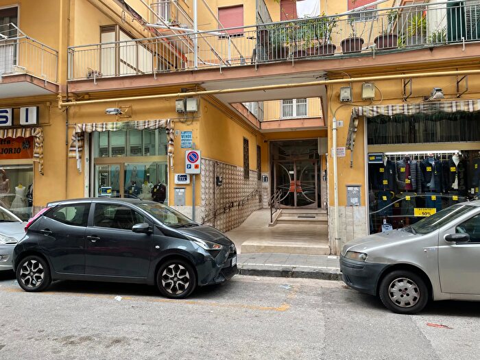 Appartamento trilocale in vendita in Via Onofrio Galdieri, Salerno