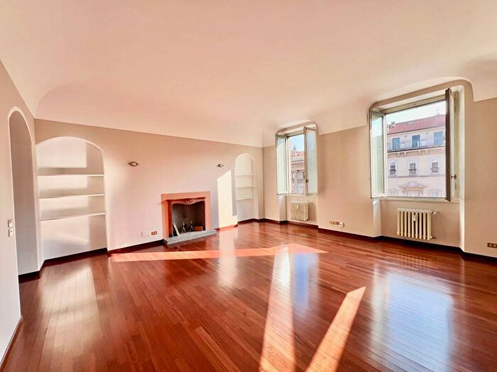 Appartamento trilocale in affitto in Corso Venezia, Palestro, Milano