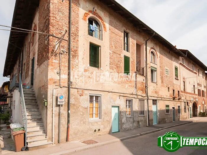 Appartamento bilocale in vendita in Via Salazar, Locate Di Triulzi