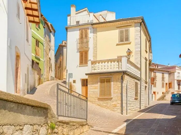 Casa con 5 locali in vendita in Via del Sole Vico, Fraine