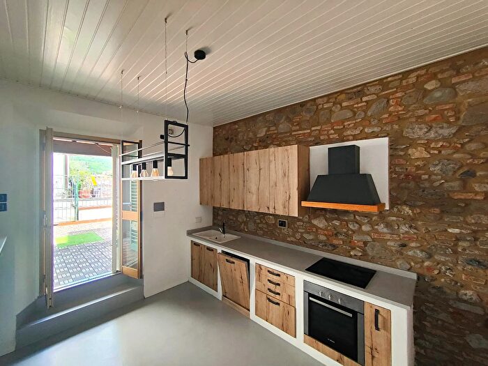 Casa quadrilocale in vendita in Via I Maggio, Vaiano