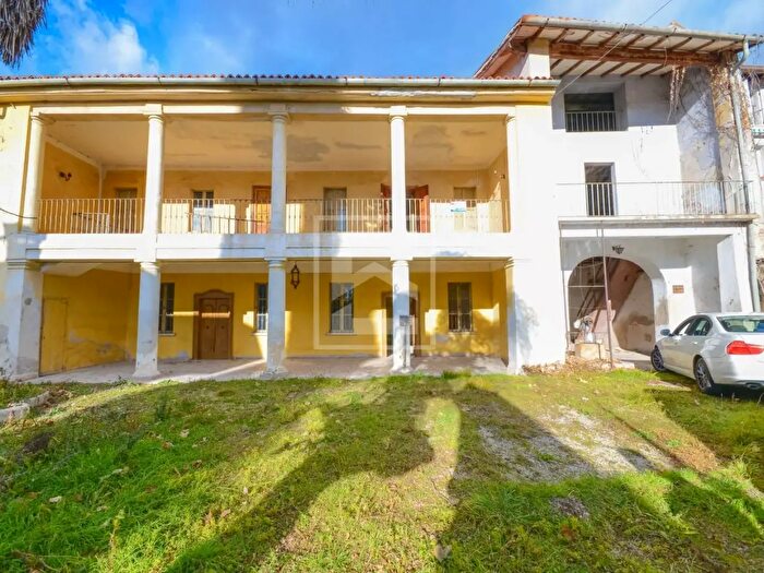 Casa con 12 locali in vendita in Piazza Municipio, Calvagese Della Riviera