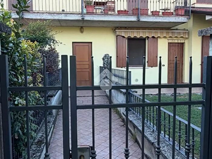 Appartamento trilocale in vendita in Via Vincenzo Foppa, Leno