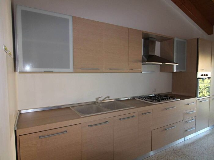 Appartamento trilocale in affitto in Viale Rimembranza, Centro, Sant'Ambrogio di Valpolicella