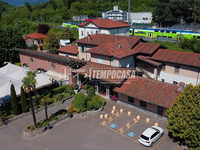 Casa con 8 locali in vendita in Via Dogana, Fino Mornasco