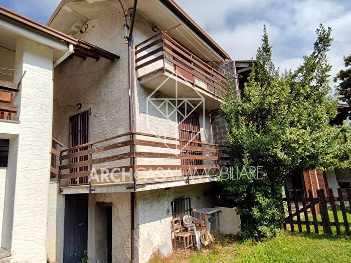 Casa quadrilocale in vendita in Via Rosbella, Boves
