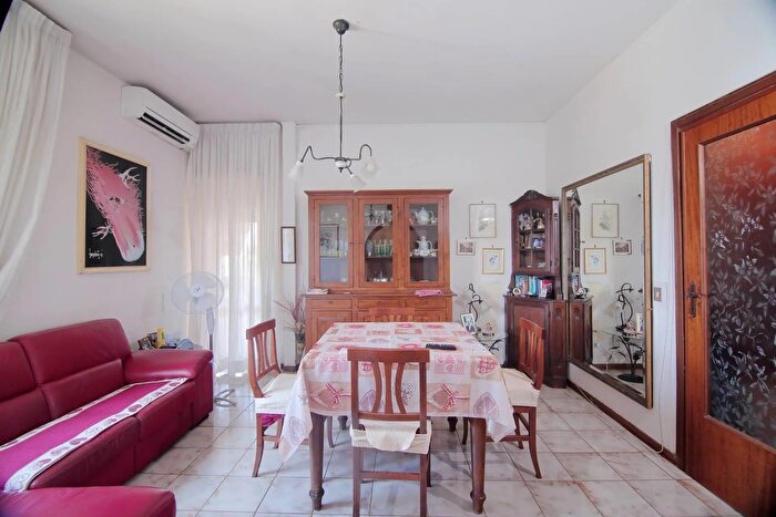 Appartamento trilocale in vendita in Via Rivisondoli, Roma