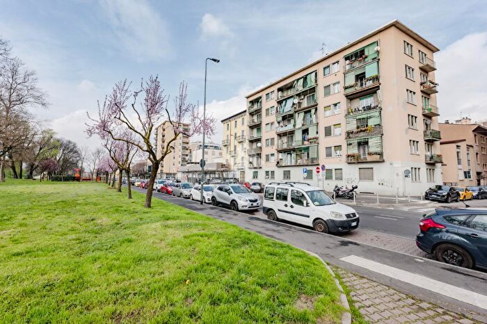 Appartamento trilocale in vendita in Via Monte Popera, Milano