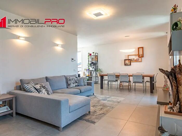 Appartamento con 5 locali in vendita in Via Monte Novegno, Zugliano