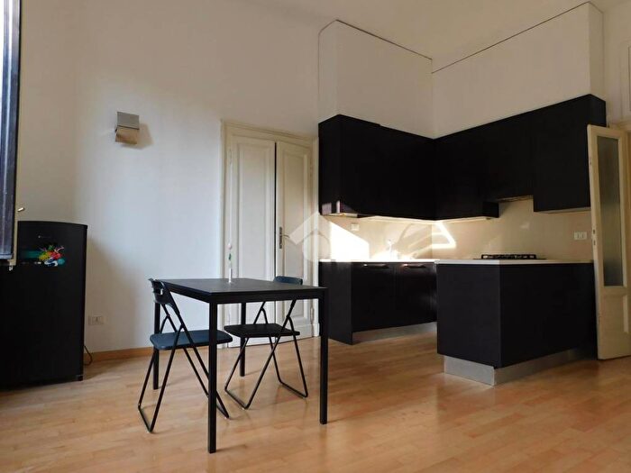 Appartamento bilocale in affitto in Via bergognone, Solari, Milano