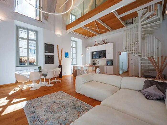 Appartamento quadrilocale in vendita in Via Bellezia, Torino