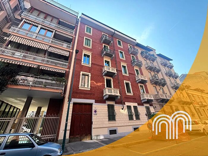 Appartamento con 7 locali in vendita in Via Groscavallo, Torino