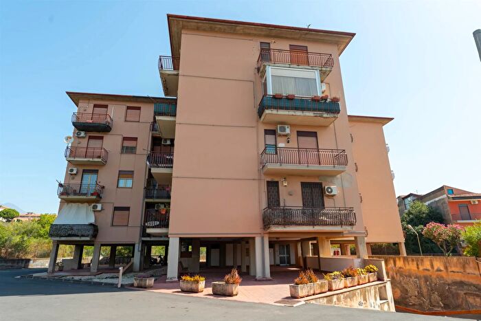 Appartamento quadrilocale in vendita in Via Poggio dAquila, Catania