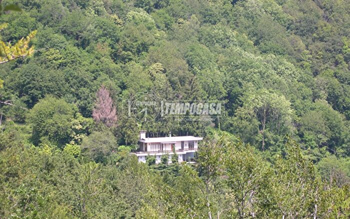 Casa con 13 locali in vendita in Borgata San Pietro, SantAmbrogio Di Torino