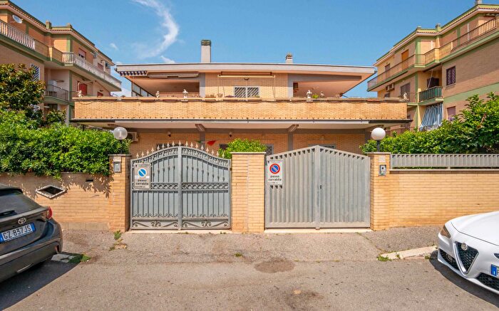 Appartamento trilocale in vendita in Via Rumenia, Pomezia